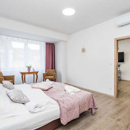 شقة Perla Hradce 202 Hradec Králové المظهر الخارجي الصورة
